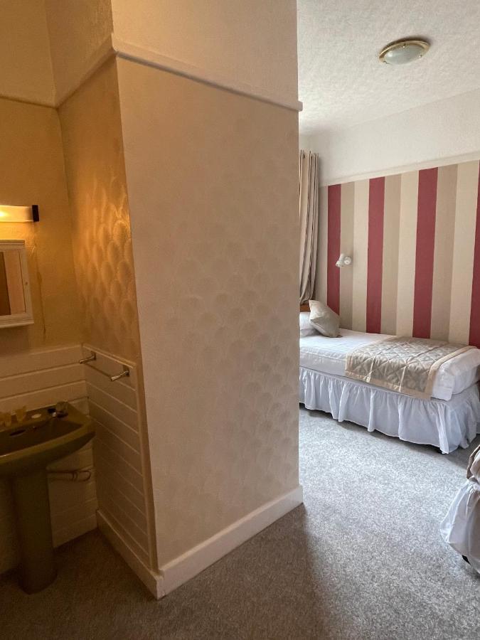 Oyo Queens Hotel, Skegness Ngoại thất bức ảnh
