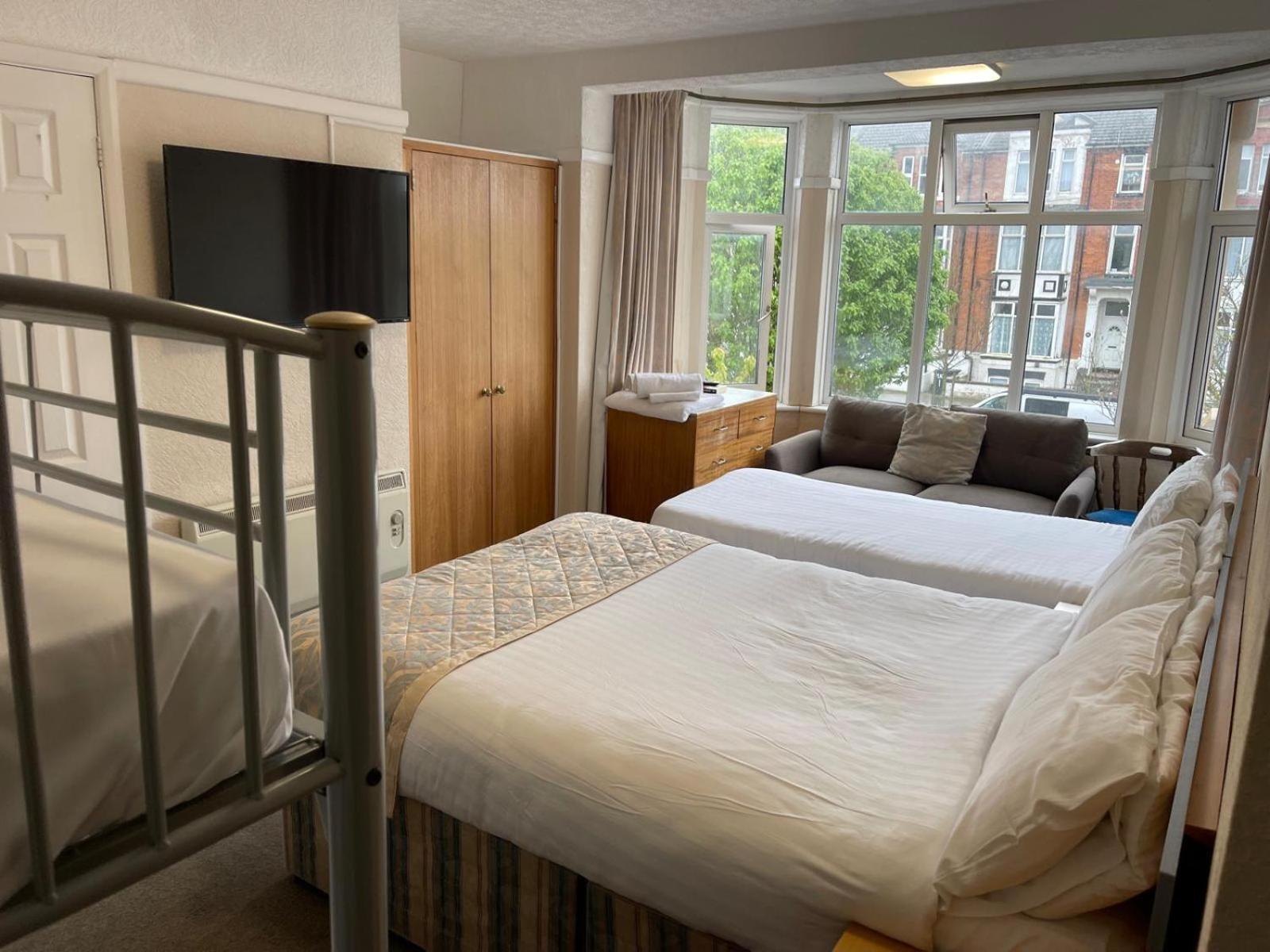 Oyo Queens Hotel, Skegness Ngoại thất bức ảnh