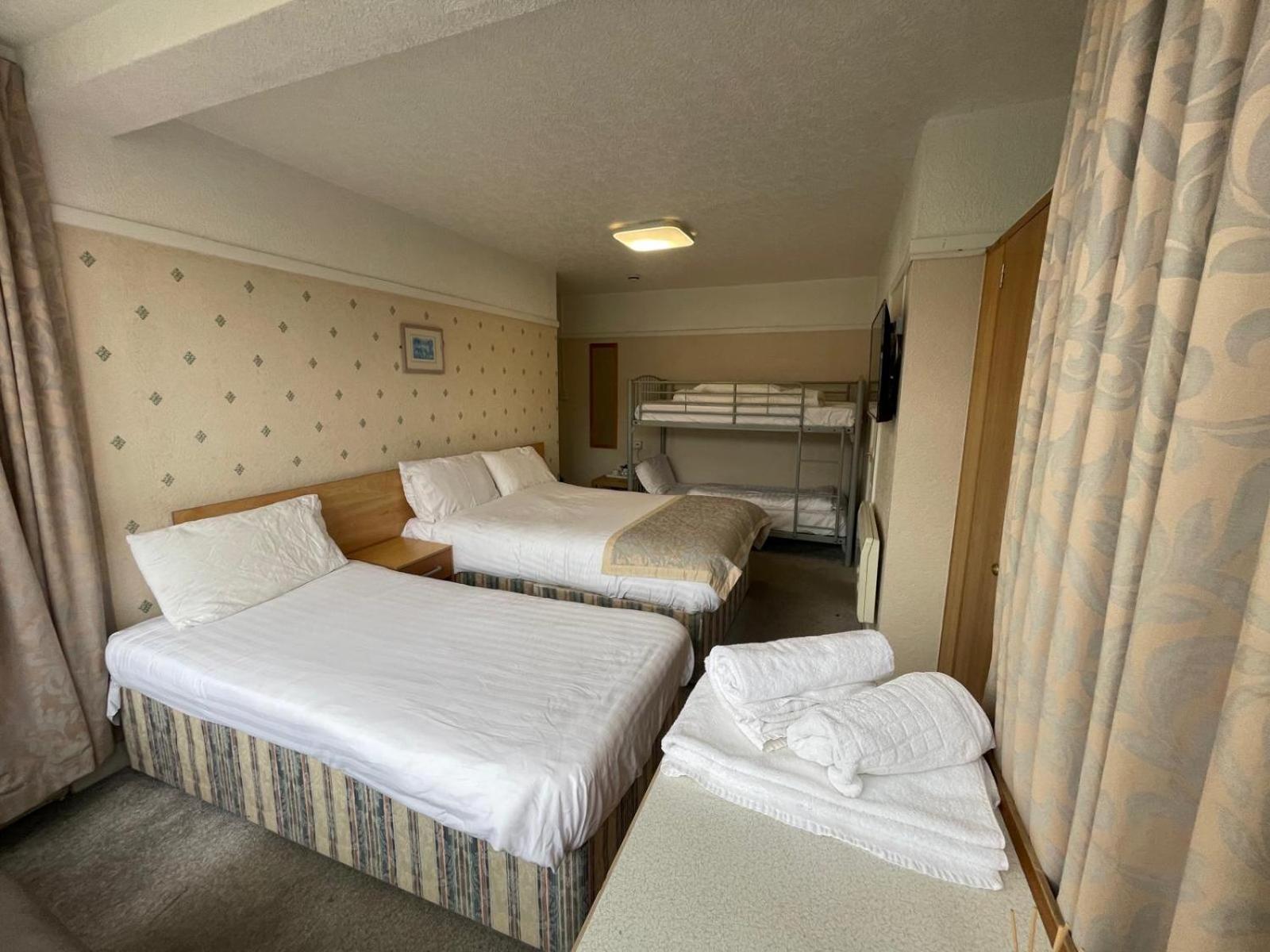 Oyo Queens Hotel, Skegness Ngoại thất bức ảnh